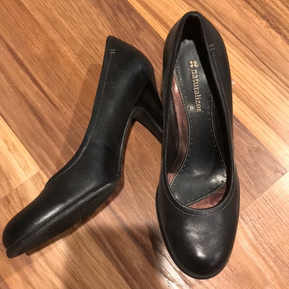 Naturalized black heels with contrast stitching 7M - Picture 2 of 4